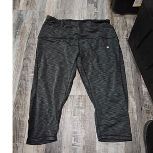 Women's Heathered Black Active Capri Leggings